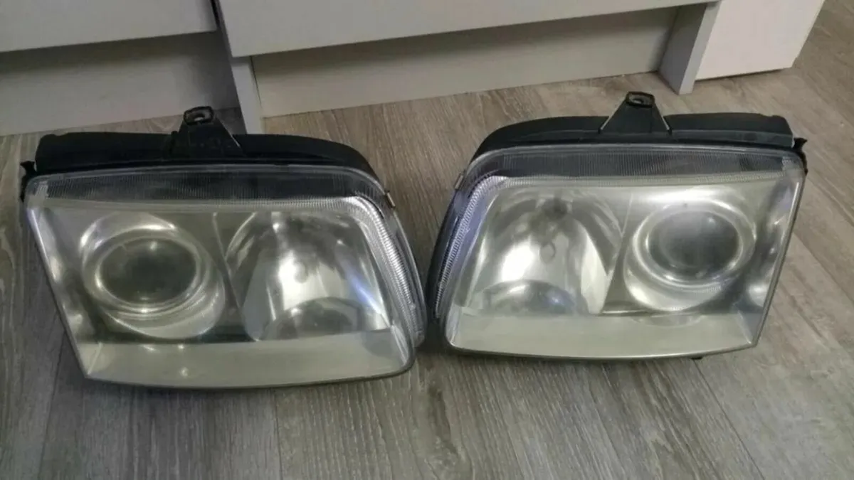 Front xenon headlamp Polo 6N2 HELLA GTI Headlight - Image 1