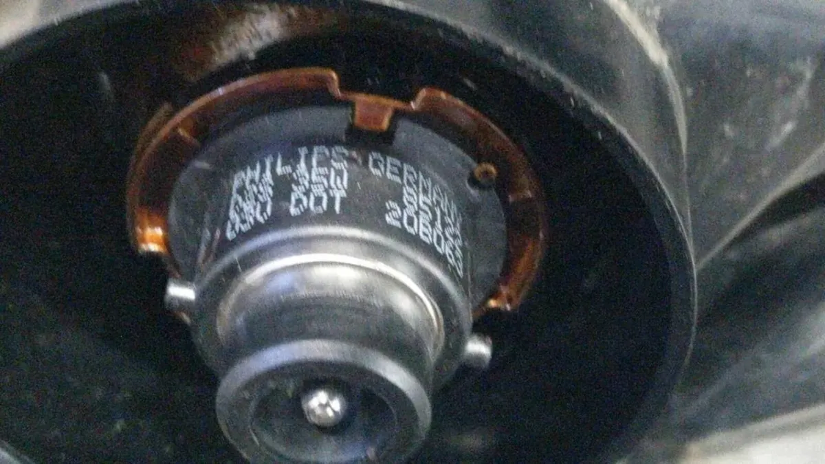 Front xenon headlamp Polo 6N2 HELLA GTI Headlight - Image 4