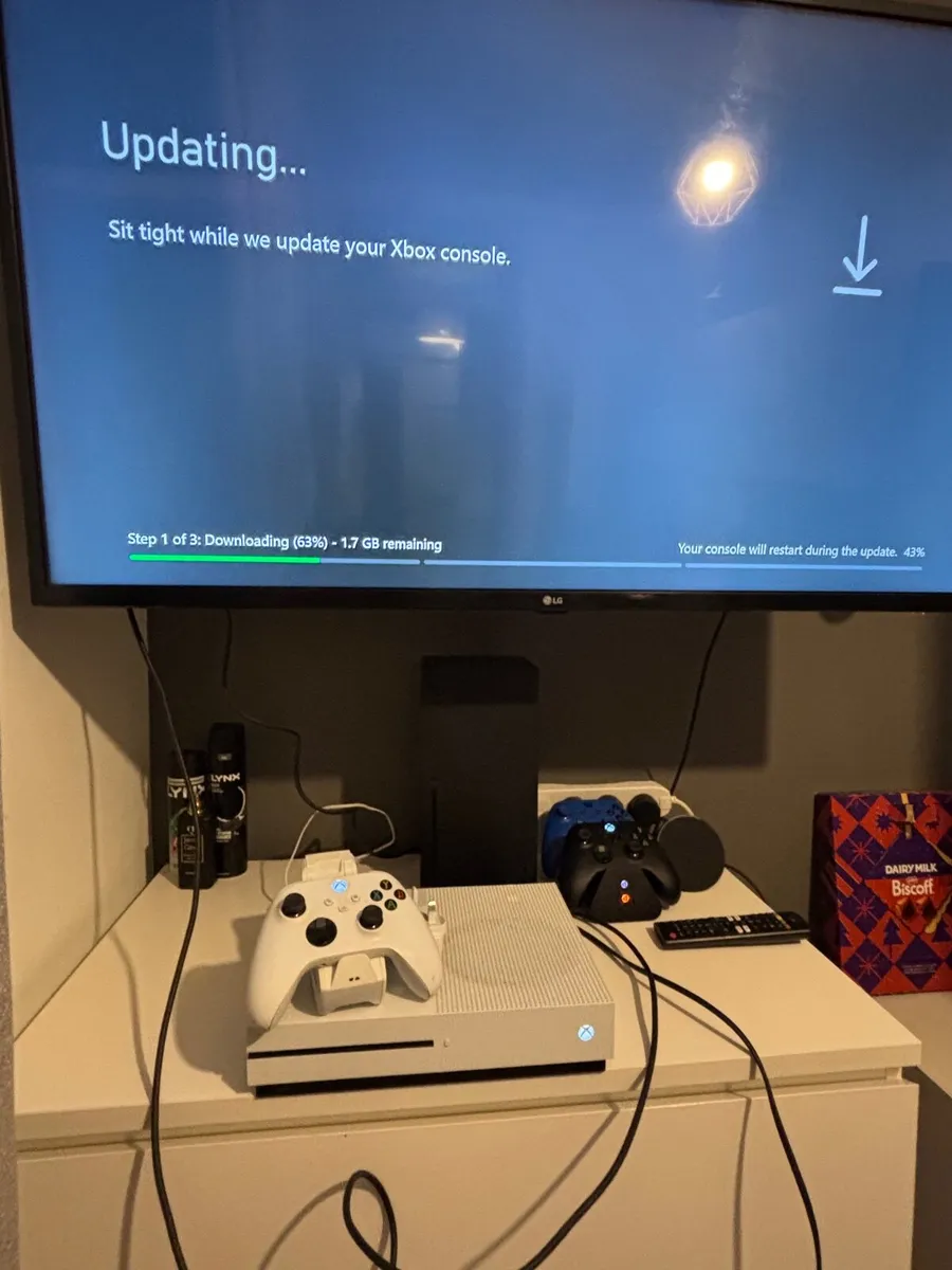 Xbox one s white 1tb - Image 1