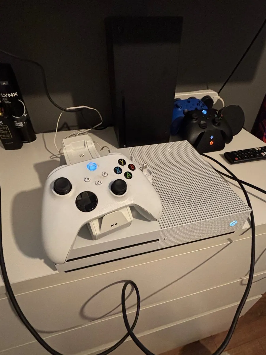 Xbox one s white 1tb - Image 2