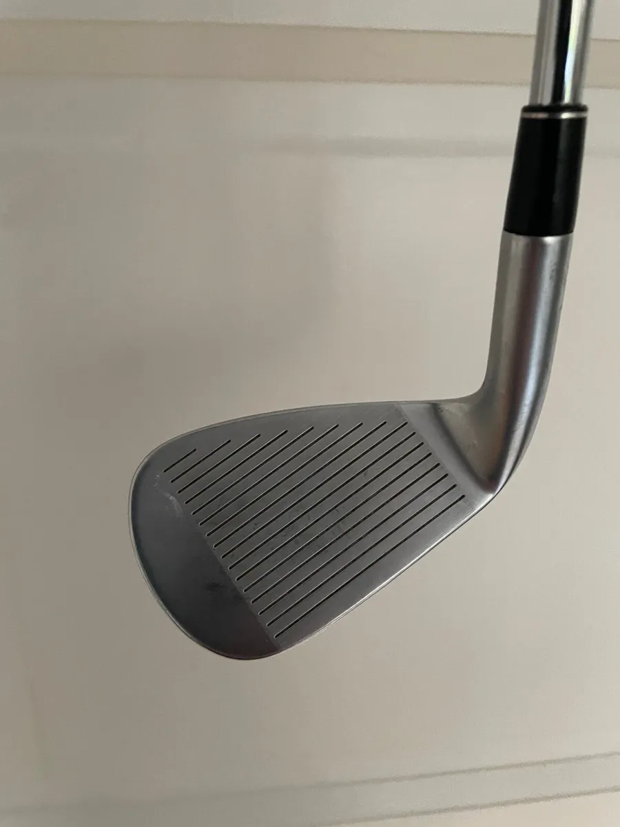 Srixon Zx4 irons (7-PW) - Image 1