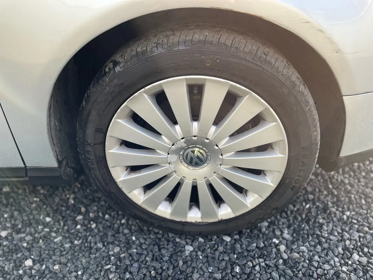 Volkswagen Passat Estate - Image 3