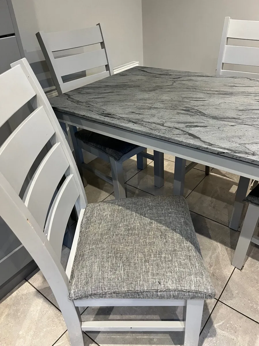 Table and Chairs - Image 2