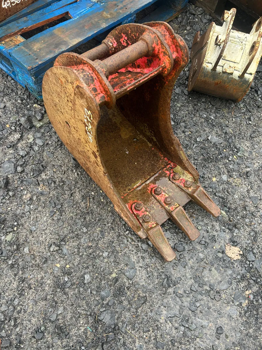 1ft digging bucket 35mm pin with teeth - Image 2