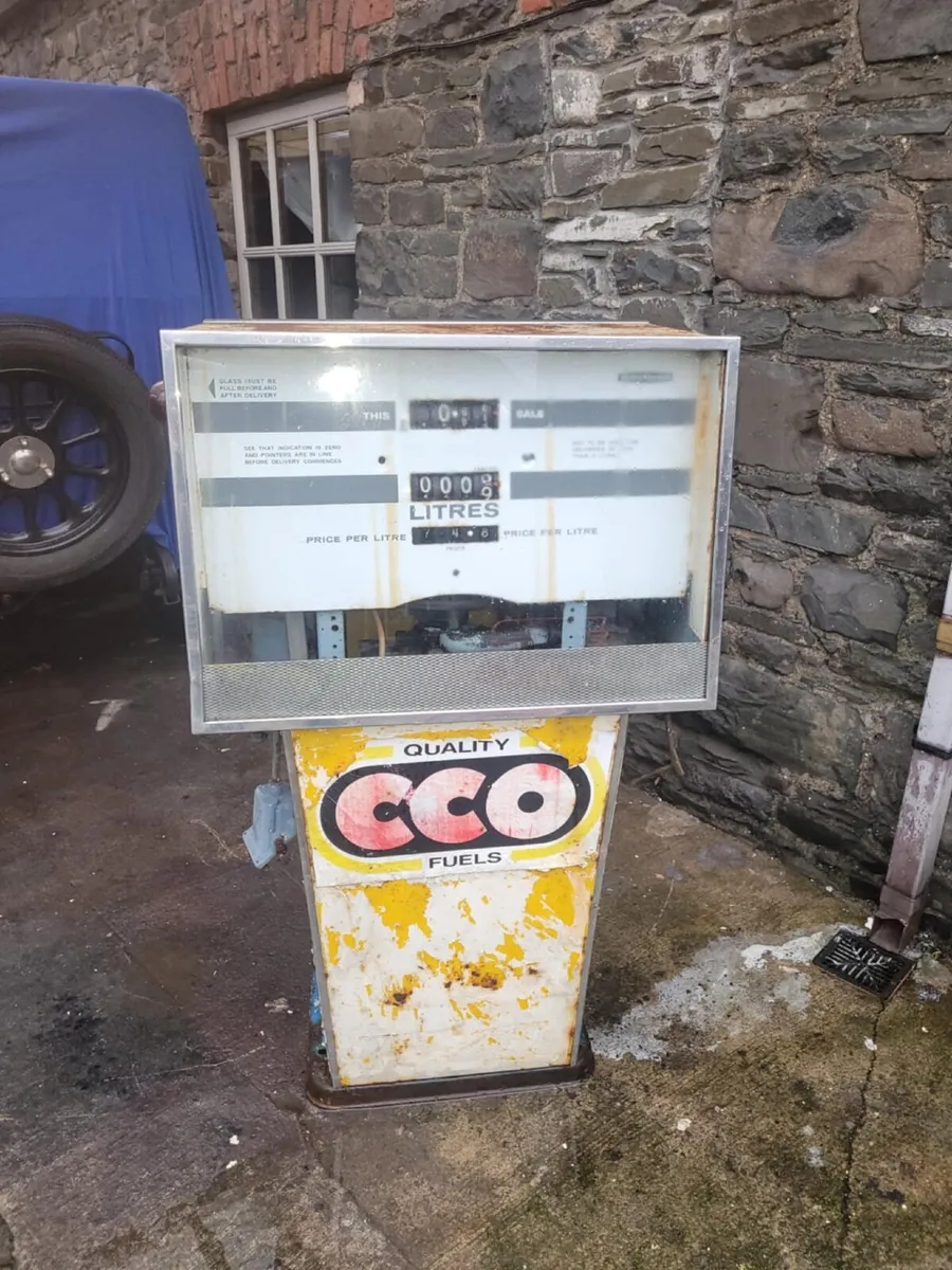 Vintage Petrol Pump Avery-Hardoll - Image 1