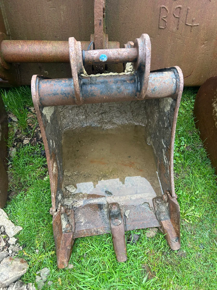 Geith 17 inch 35mm pin  digging bucket with teeth - Image 2