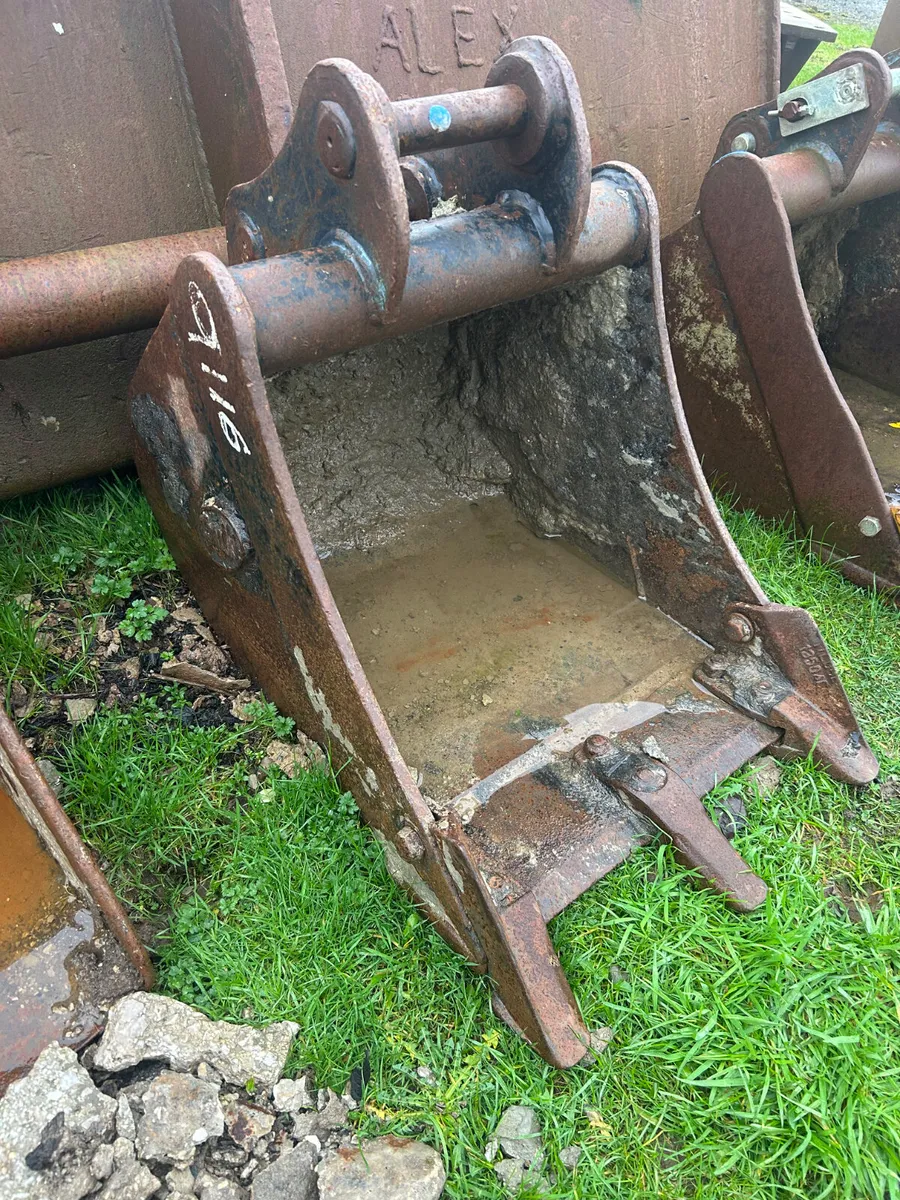 Geith 17 inch 35mm pin  digging bucket with teeth - Image 3