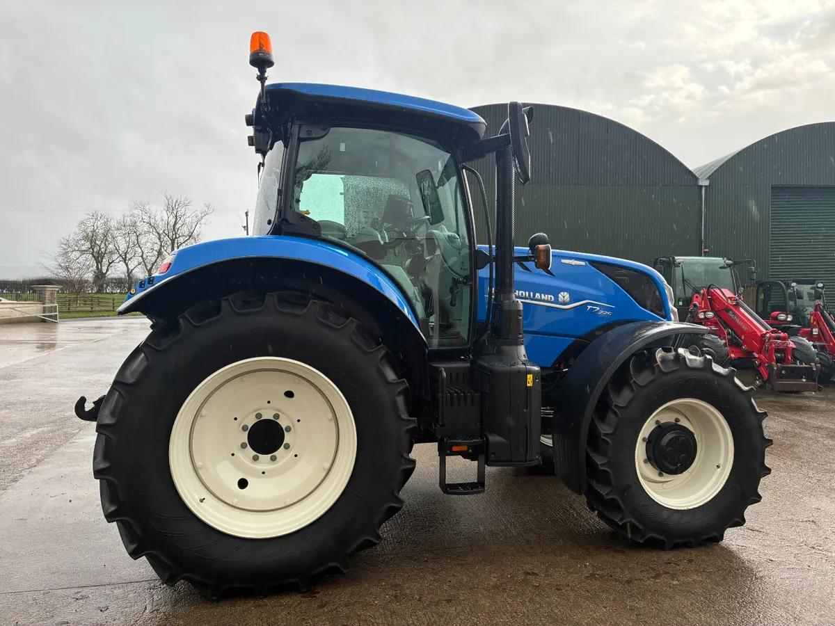 New Holland T7.225 - Image 3