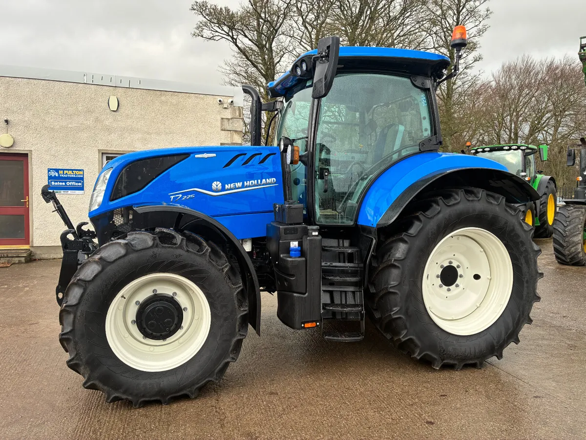 New Holland T7.225 - Image 1