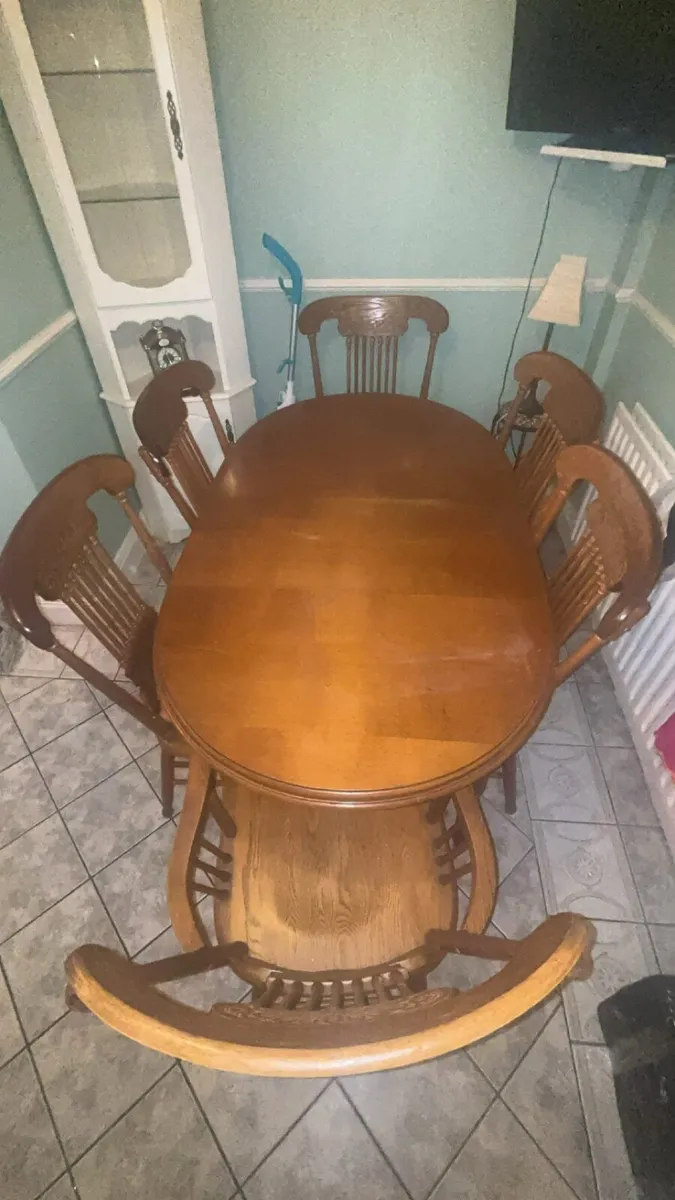 Table & chairs - Image 1