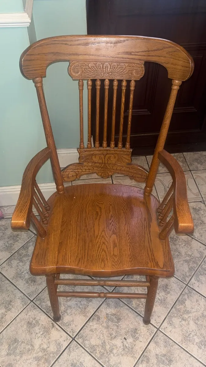 Table & chairs - Image 2