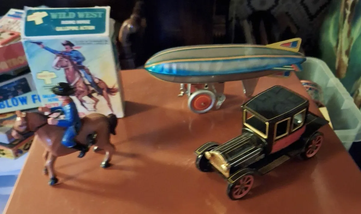 Old Vintage toys and games - Image 1