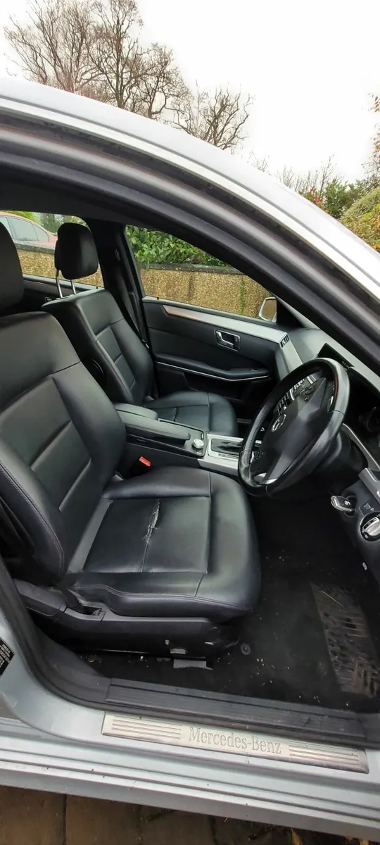 Mercedes-Benz E-Class 2010 - Image 2