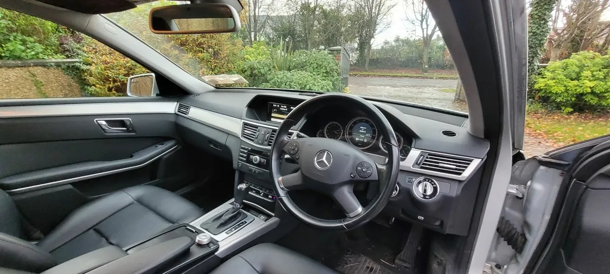 Mercedes-Benz E-Class 2010 - Image 3