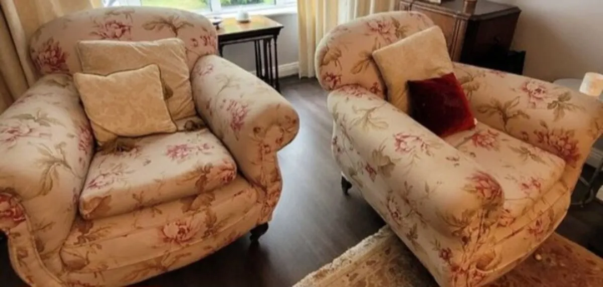 Floral armchairs - Image 1