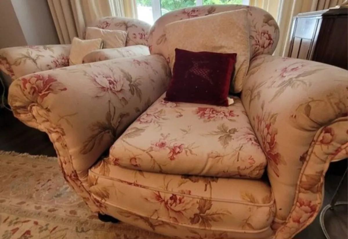 Floral armchairs - Image 2