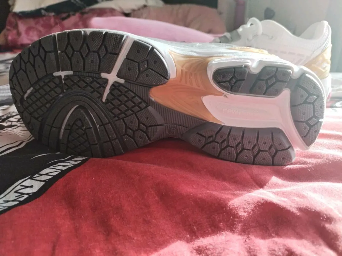 New Balance trainers - Image 2