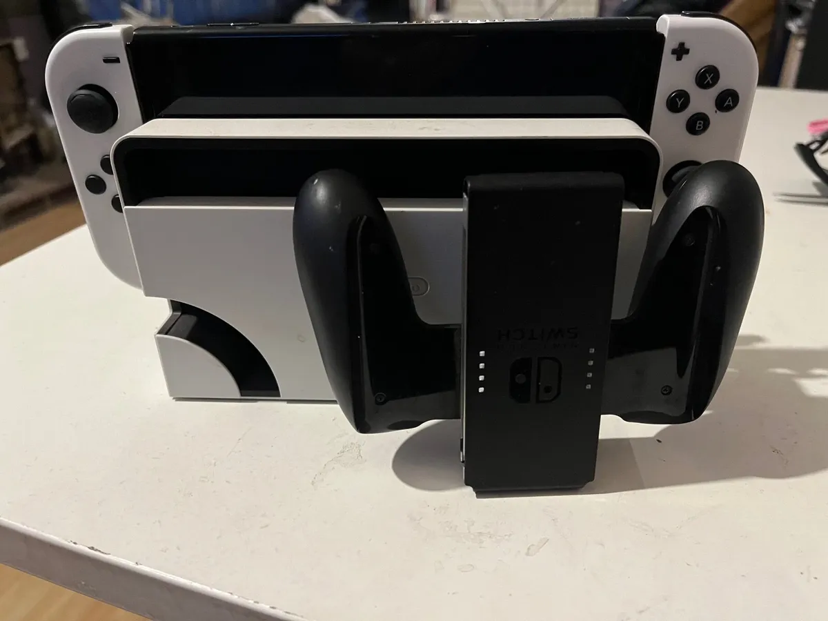 Nintendo switch oled - Image 4