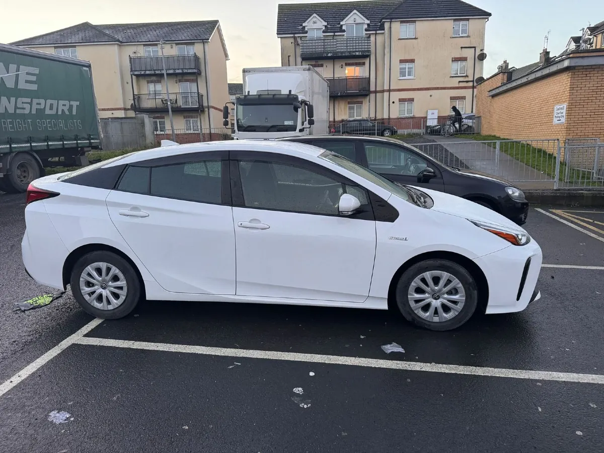 Toyota Prius 2020 - Image 2