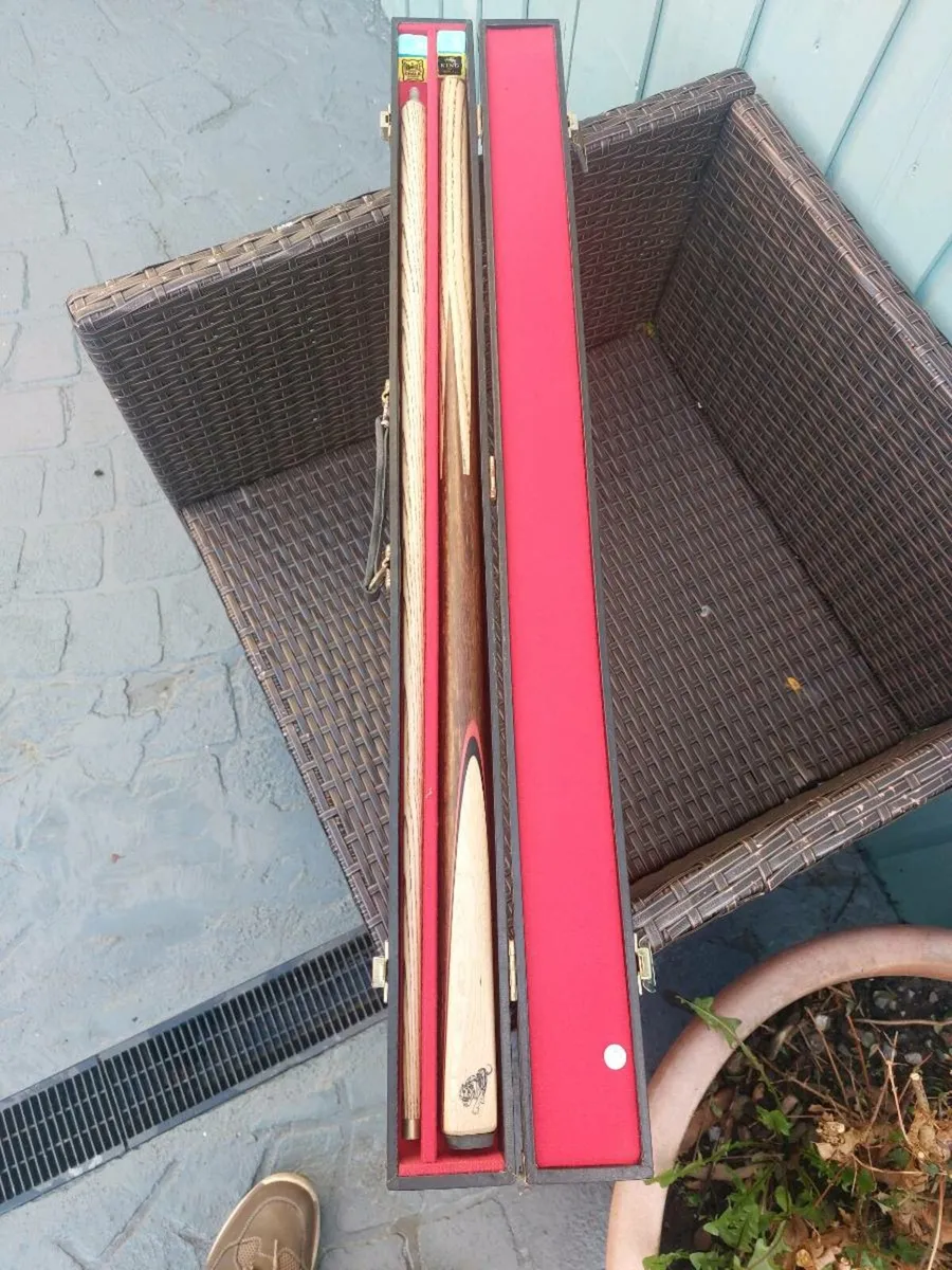 Pool cue in excellent condition - Image 1