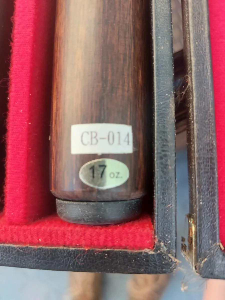 Pool cue in excellent condition - Image 3