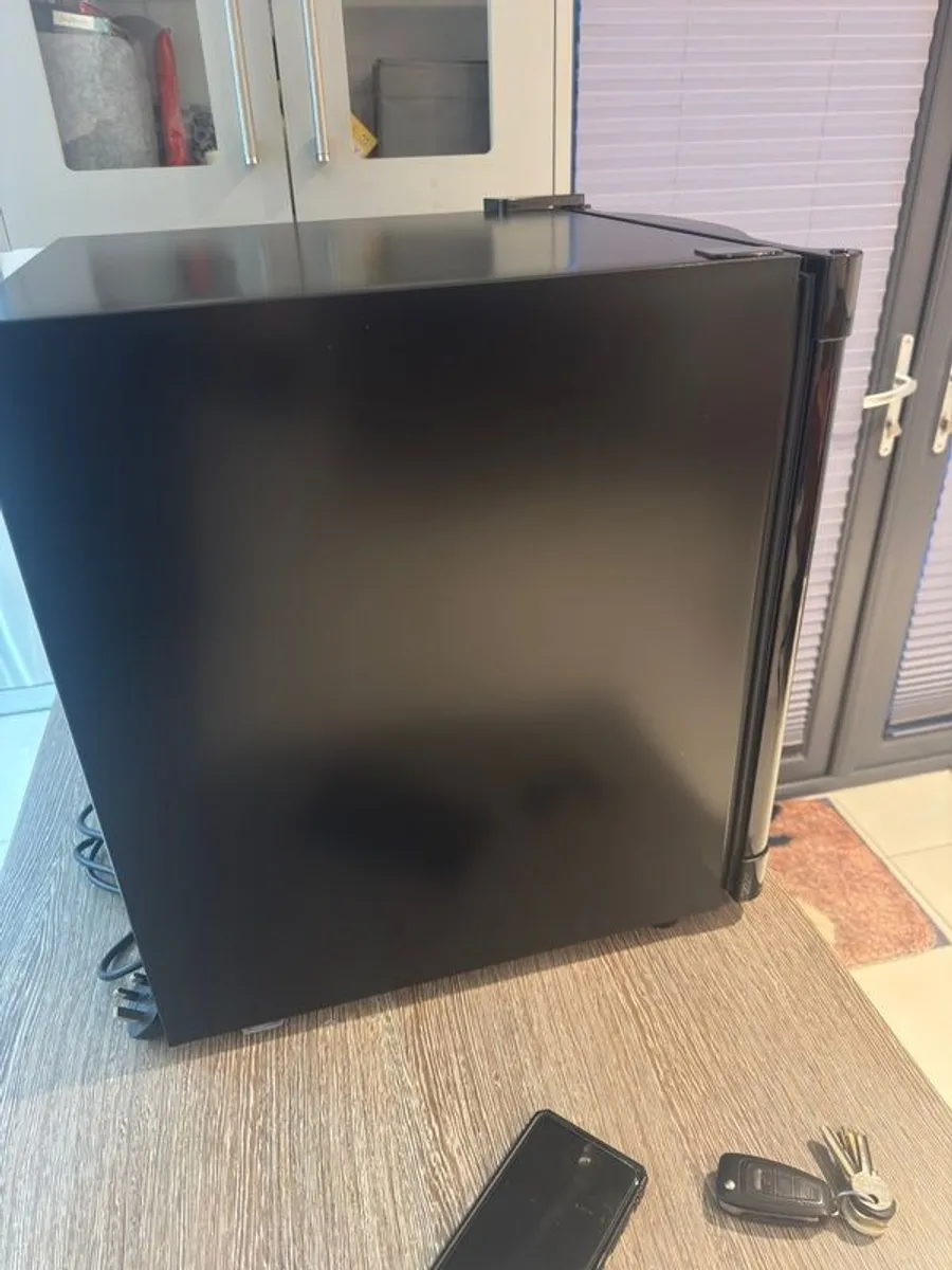 wine/beer fridge - Image 2