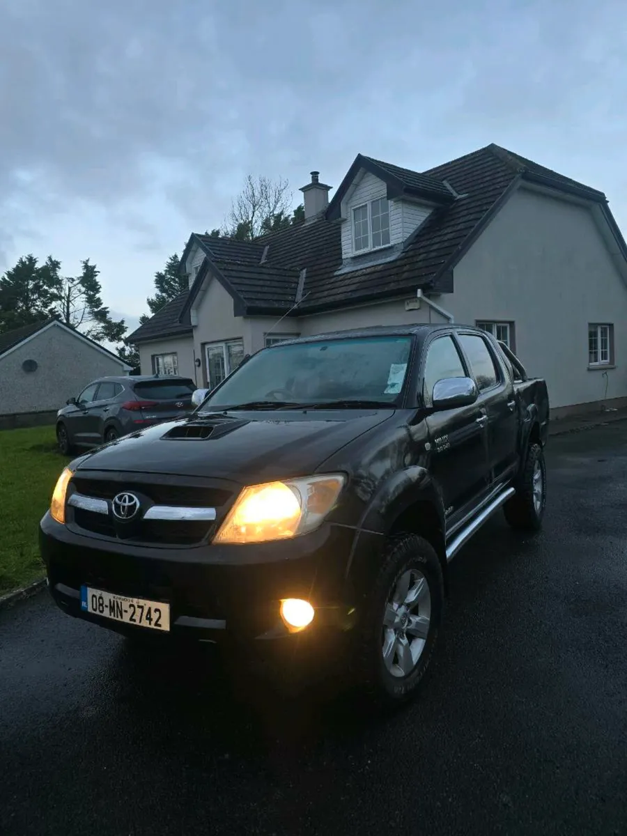 Toyota hilux invincible 3.0ltr d4d - Image 2