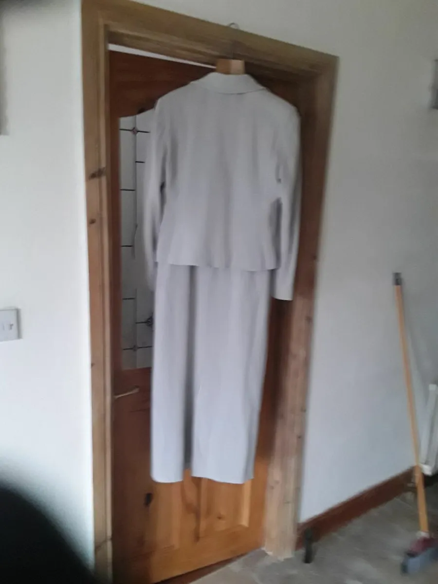 Ladies grey vintage suit jacket and dress as new - Image 2