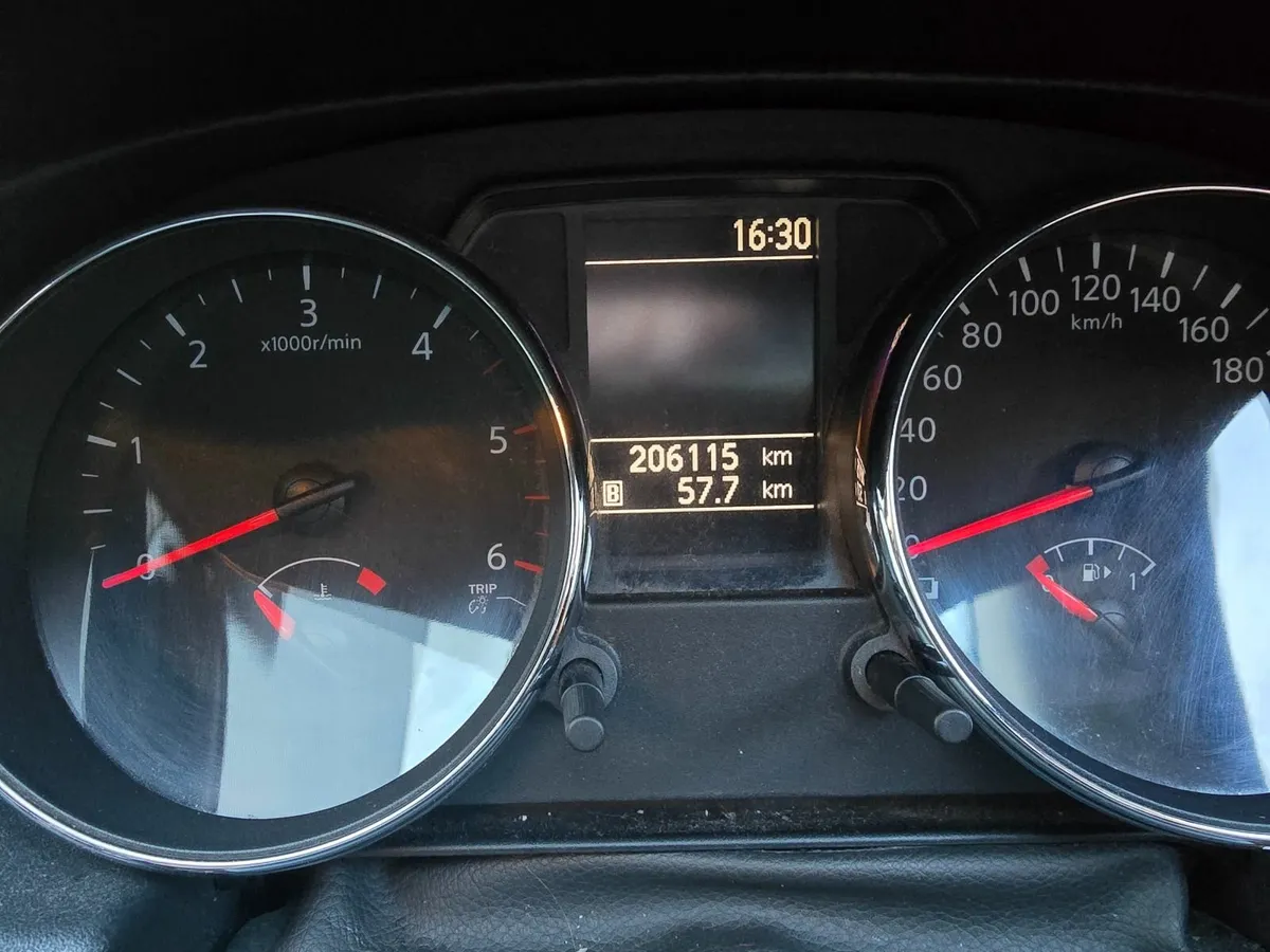 Nissan Qashqai 2011 - Image 2