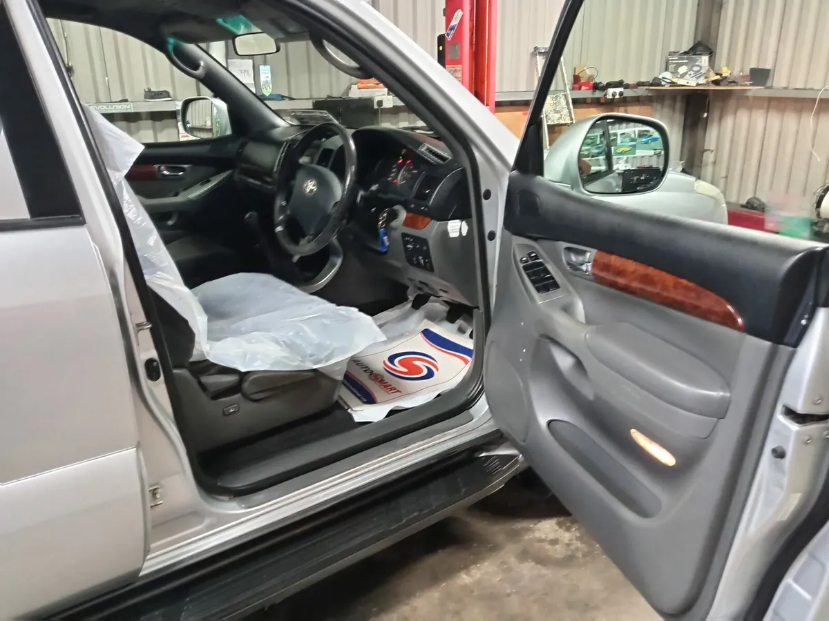 Land cruiser - Image 3