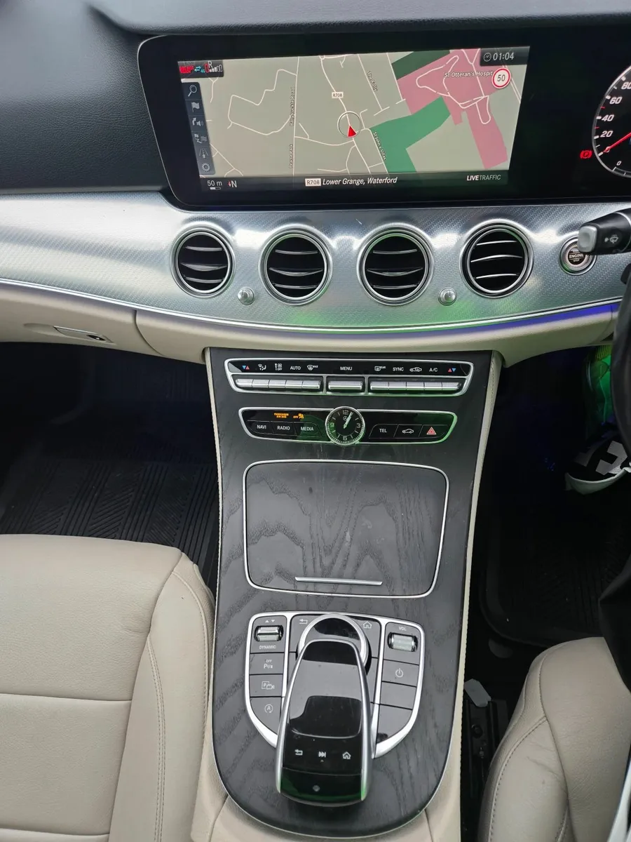 Top SPECKS ,  PREMIUM  ,Mercedes-Benz E-Class 2019 - Image 3