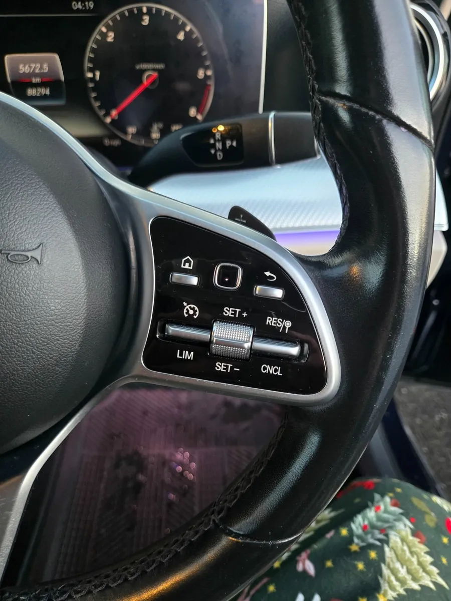 Top SPECKS ,  PREMIUM  ,Mercedes-Benz E-Class 2019 - Image 4