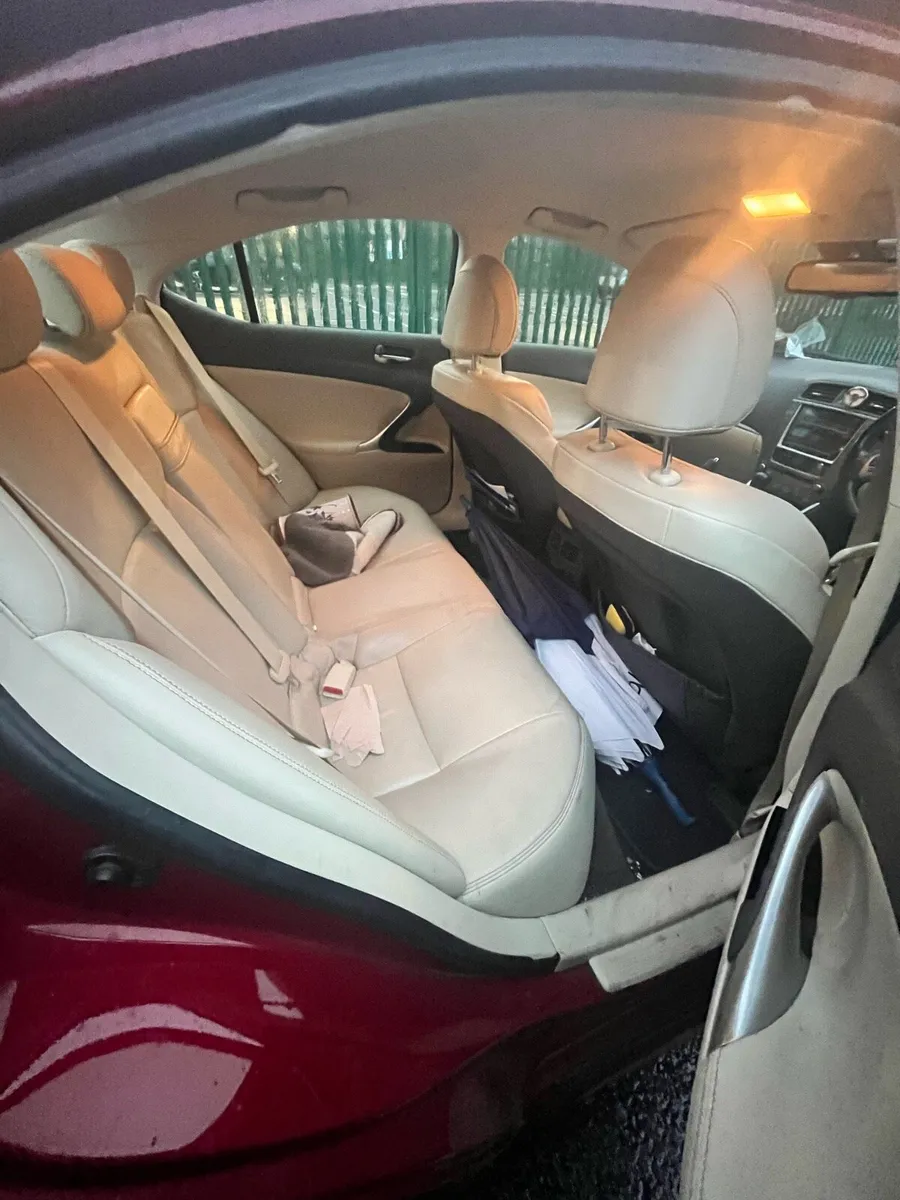 Lexus IS220D Executive - Image 4