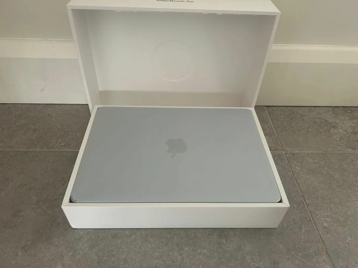 MacBook Air - Image 2