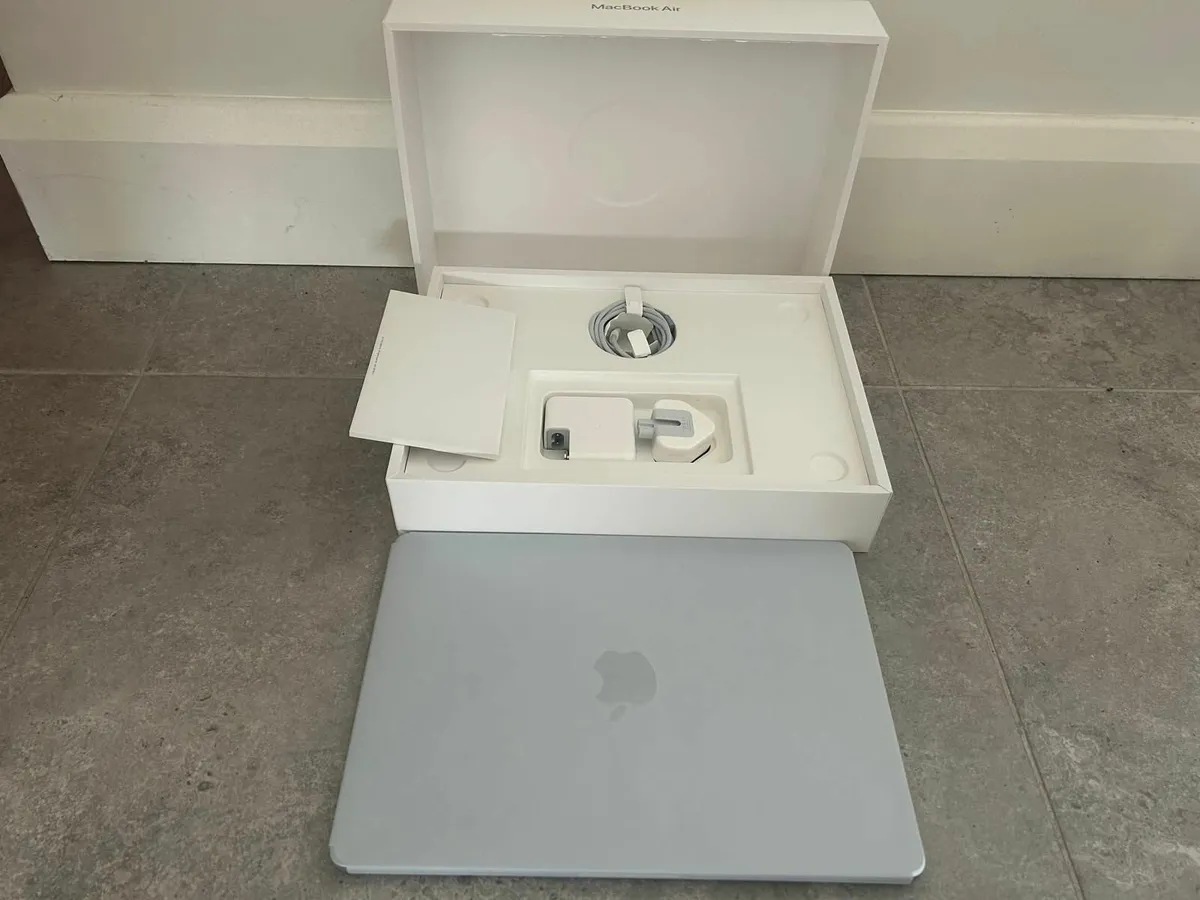MacBook Air - Image 3