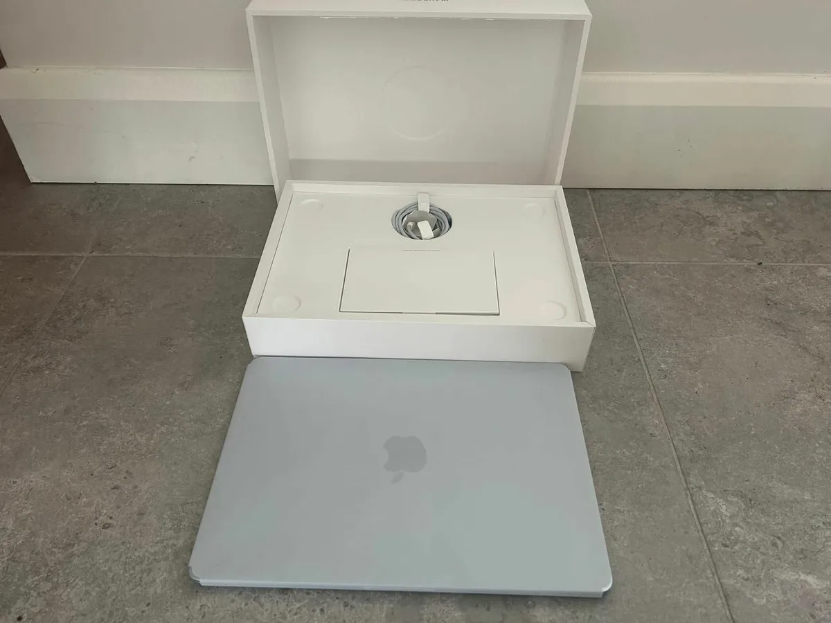 MacBook Air - Image 4