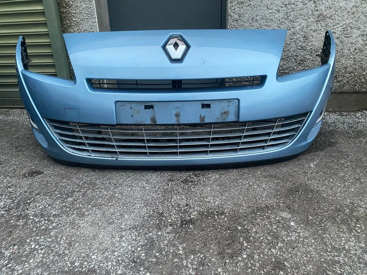 Renault Megane Estate breaking for parts - Image 3