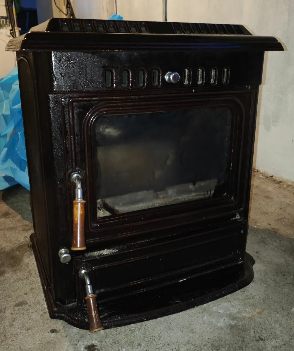 Stove with back boiler appliance - Image 2