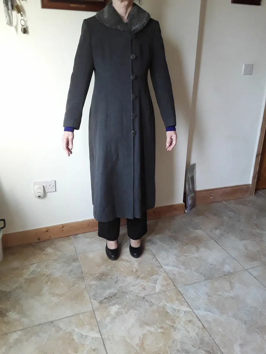 Lovely ladies winter coat as new - Image 2