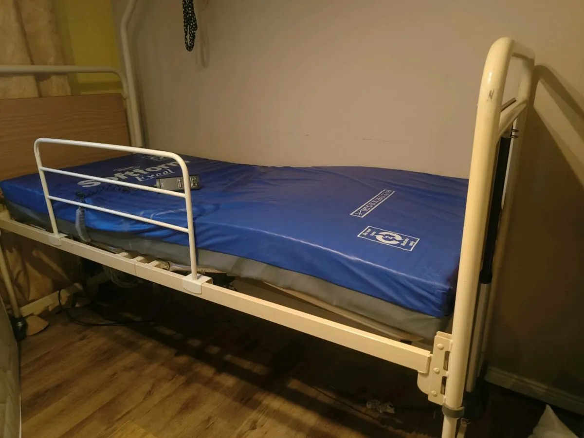 Hospital bed - Image 1
