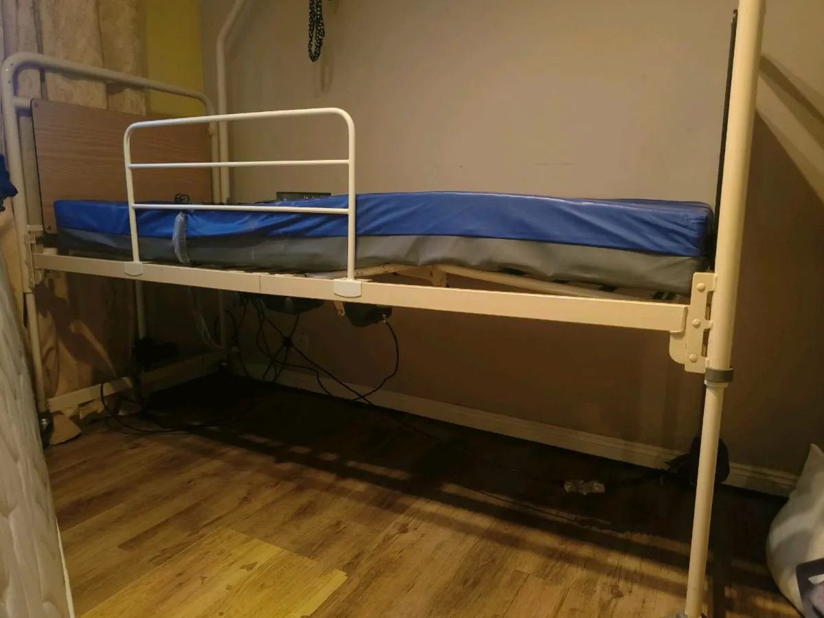 Hospital bed - Image 2