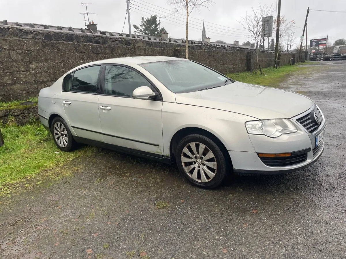 Volkswagen Passat 2009 - Image 2
