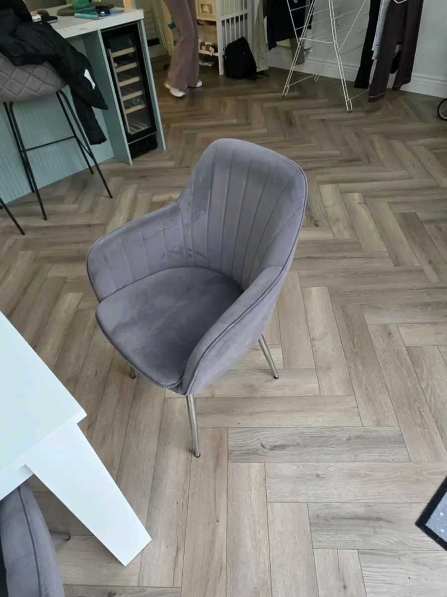 Extendable Dining Table and 6 Chairs - Image 2