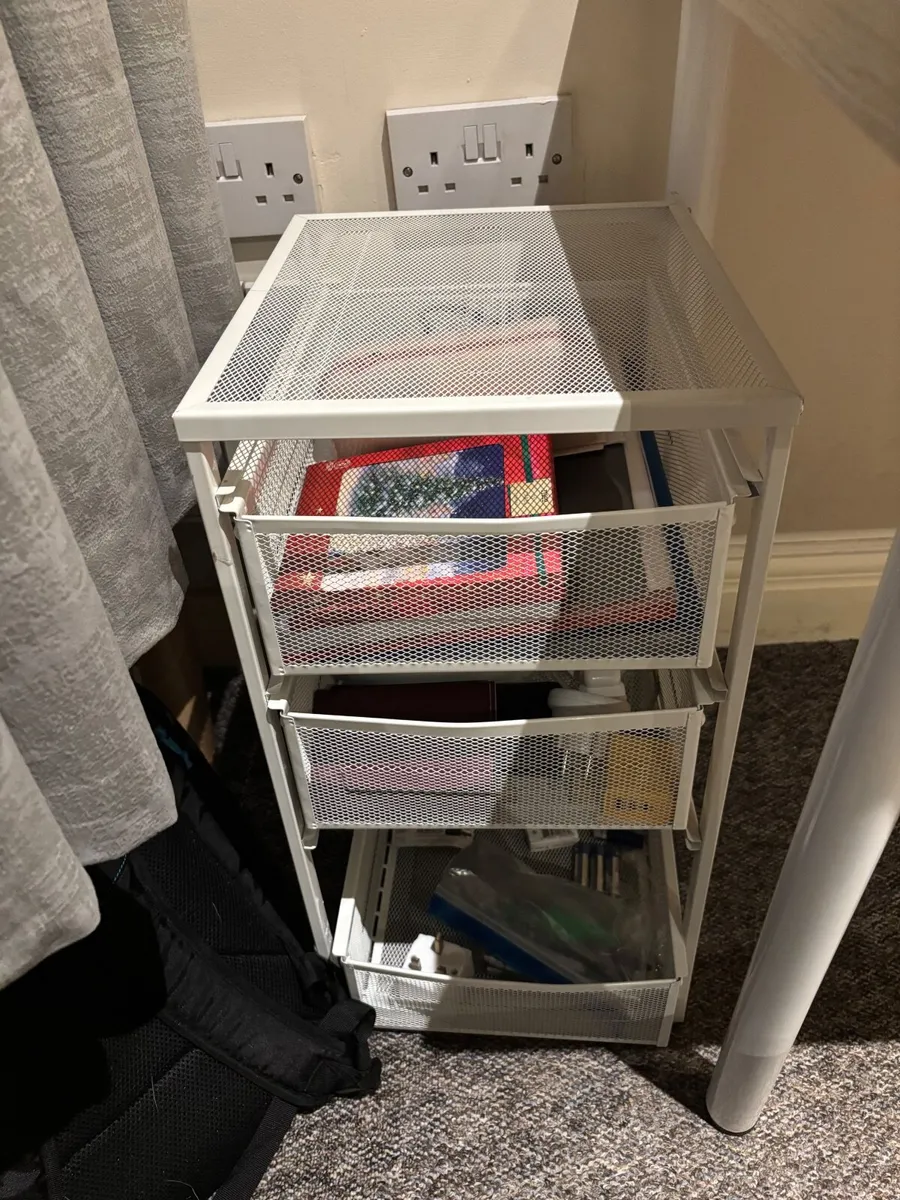 Desk + Ergonomic Gaming chair - Image 4