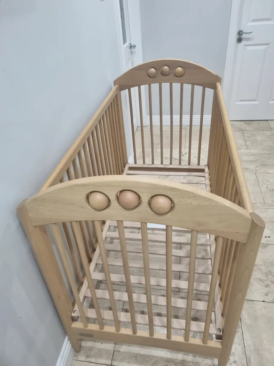 Baby pushchair, changing unit, cot, high chair, et - Image 3