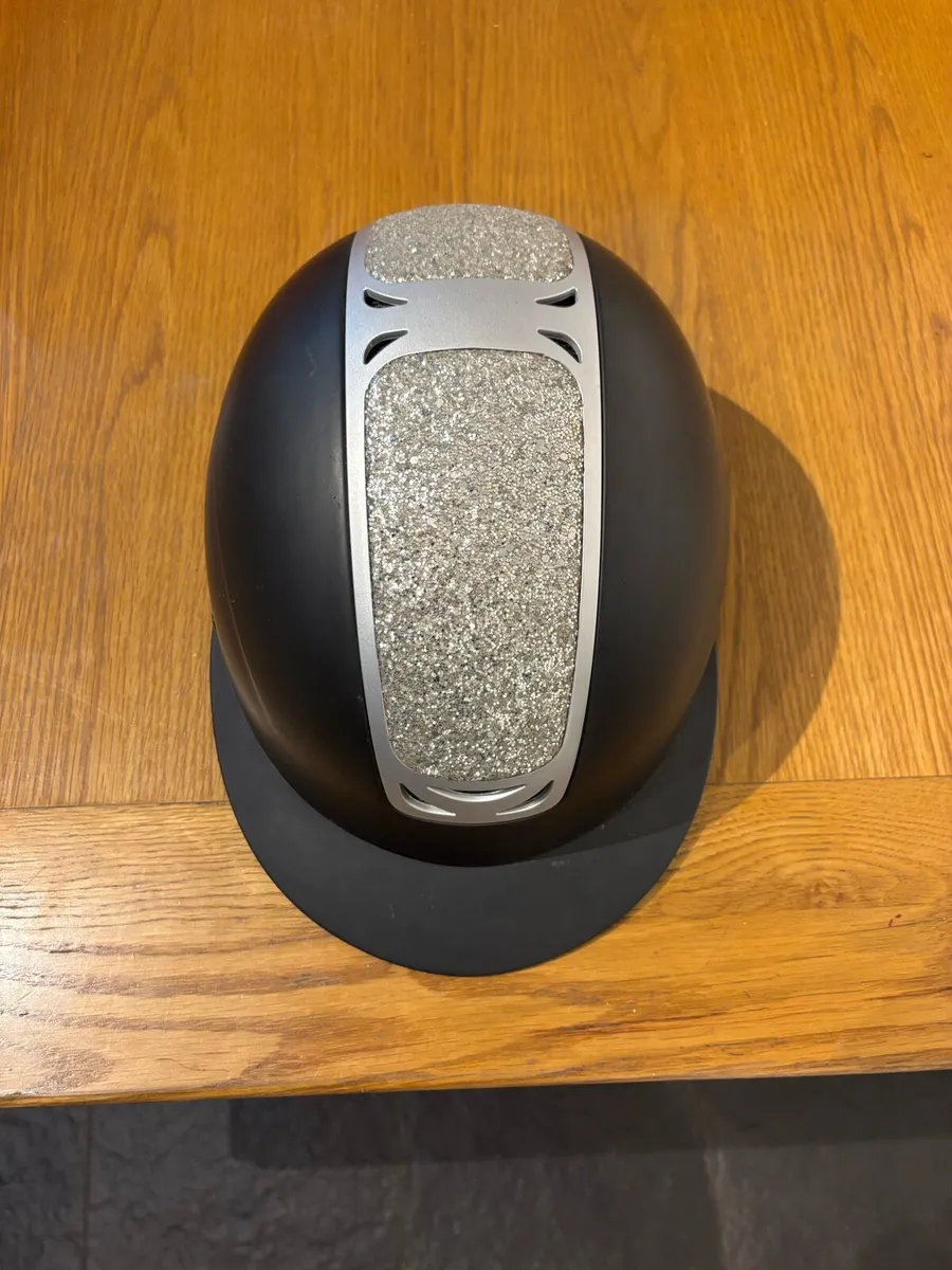 Horse riding helmet - Image 1