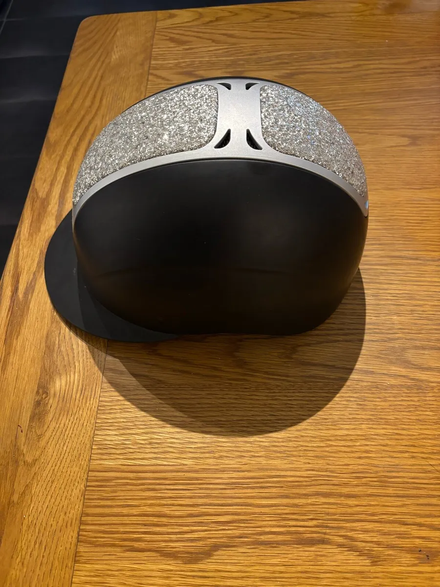 Horse riding helmet - Image 2