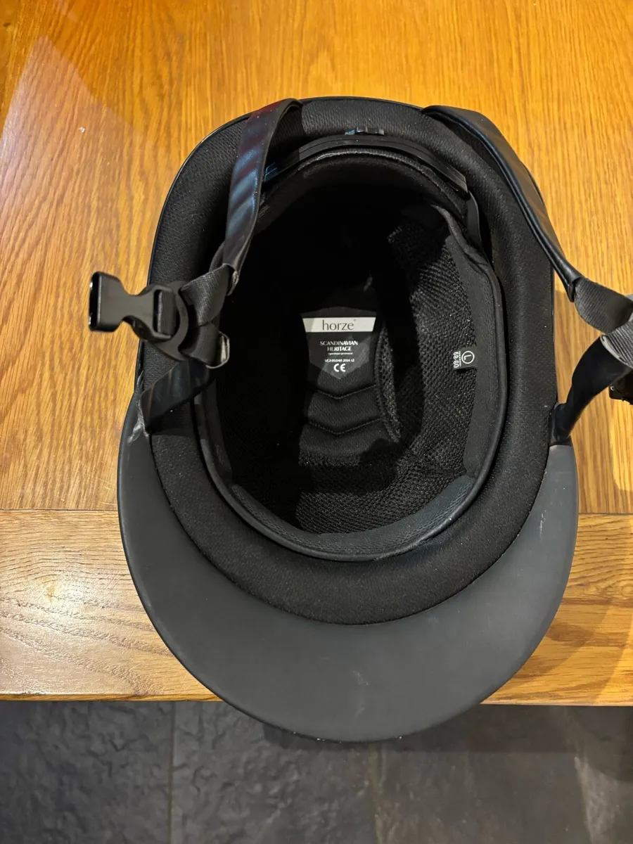 Horse riding helmet - Image 3