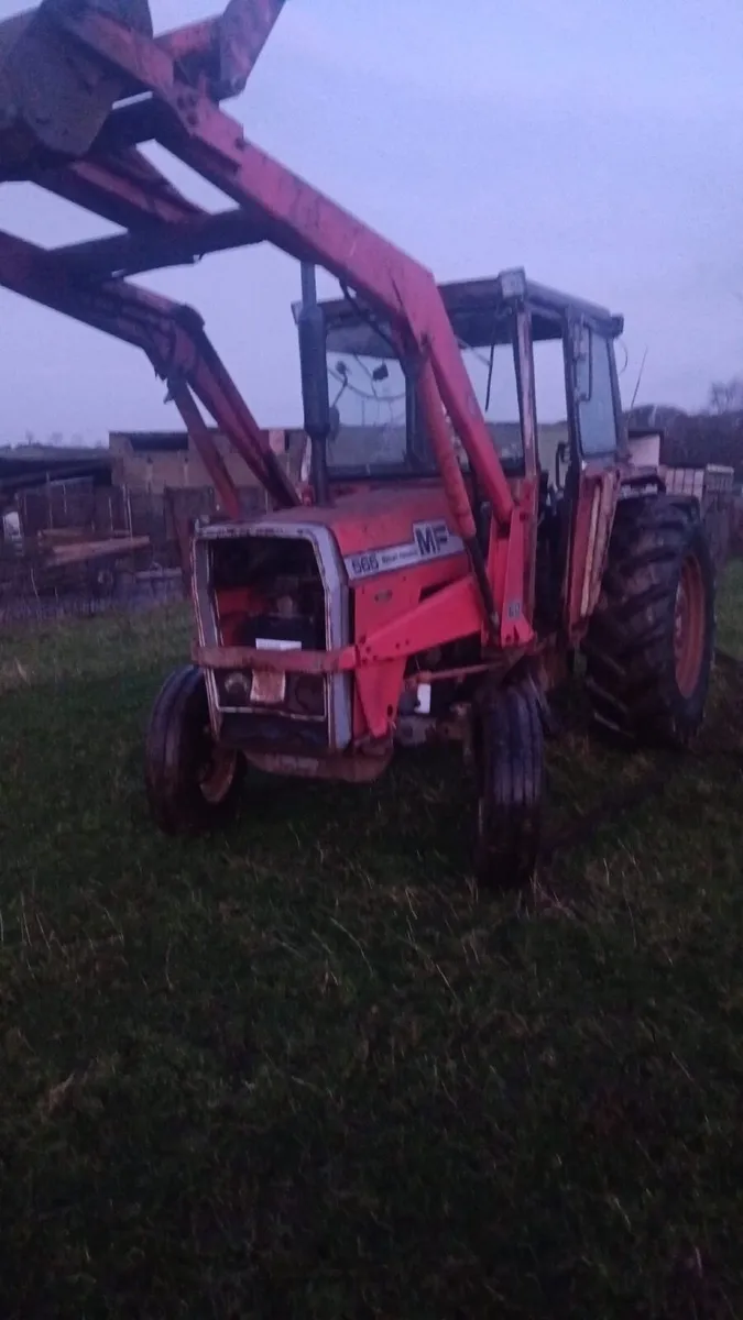 Massey Tractor 565 - Image 1