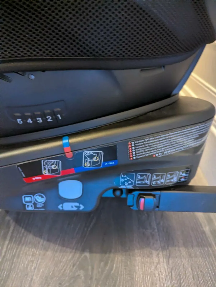 Joie ispin 360 isofix childs car seat - Image 2